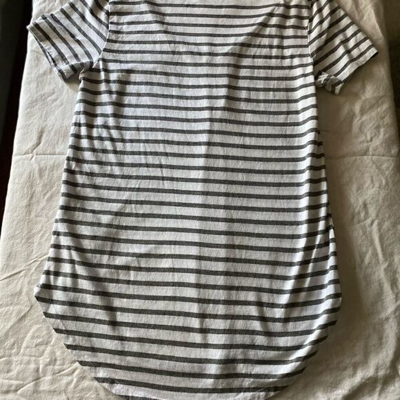 𝅺$ 5 add on $ Hollister stripe logo t size xs - Picture 7 of 10